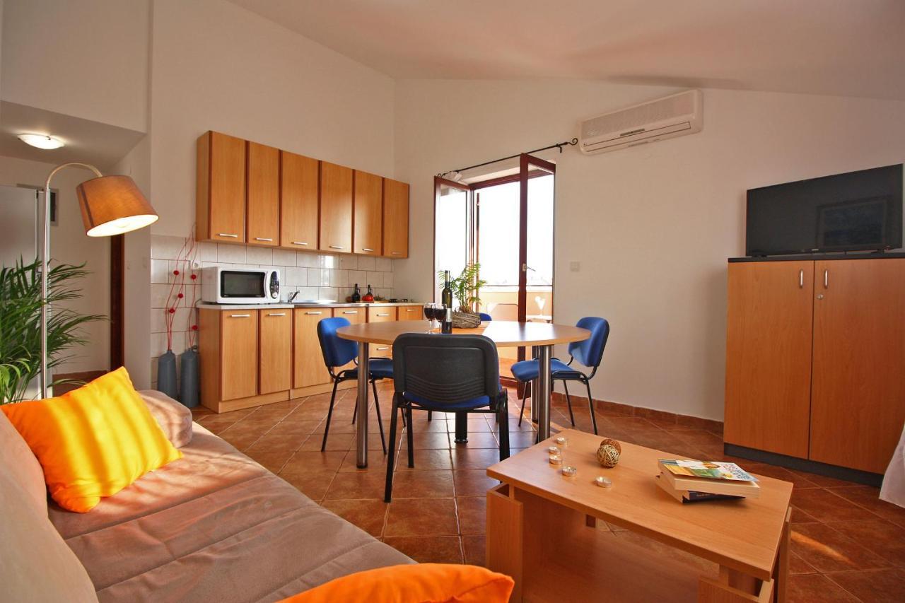 Brijunisol - 3 Apartments Top Position Near The Beautiful Beach Fažana Dış mekan fotoğraf