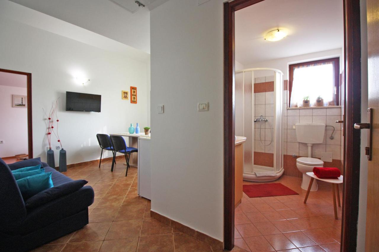 Brijunisol - 3 Apartments Top Position Near The Beautiful Beach Fažana Dış mekan fotoğraf