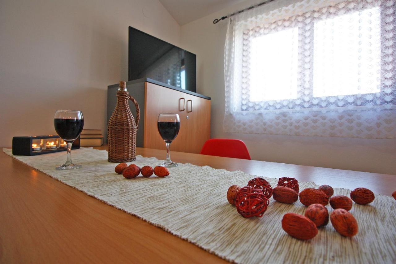Brijunisol - 3 Apartments Top Position Near The Beautiful Beach Fažana Dış mekan fotoğraf