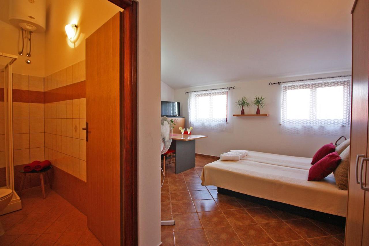 Brijunisol - 3 Apartments Top Position Near The Beautiful Beach Fažana Dış mekan fotoğraf
