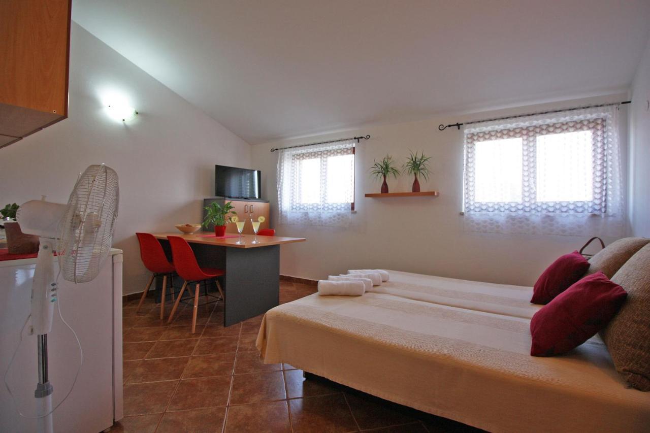 Brijunisol - 3 Apartments Top Position Near The Beautiful Beach Fažana Dış mekan fotoğraf