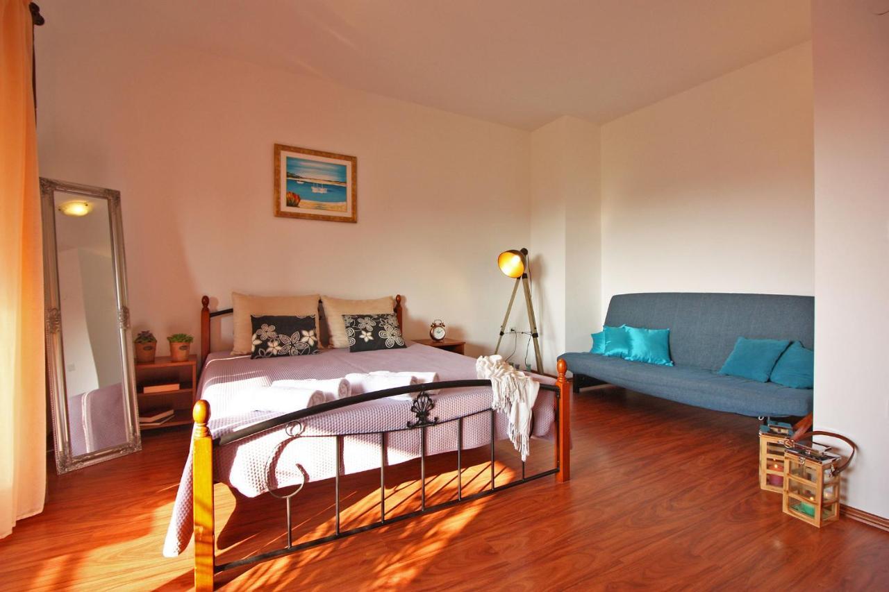 Brijunisol - 3 Apartments Top Position Near The Beautiful Beach Fažana Dış mekan fotoğraf
